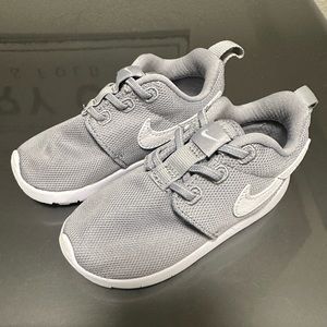 Nike toddler size 7 gray